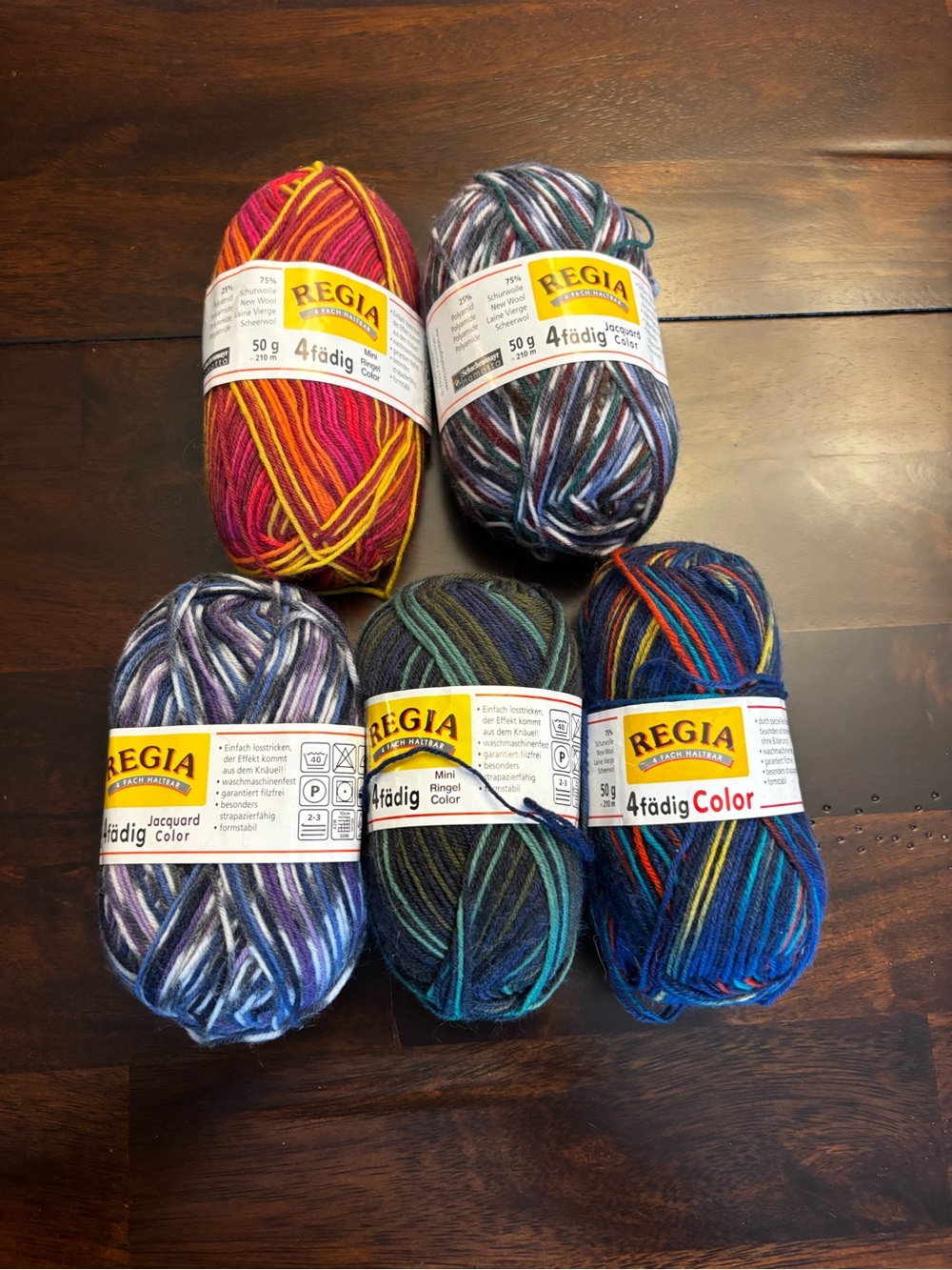 4-fädig Color Multipack Yarn - Assorted Blue, Red, Green, Purple Lot 5